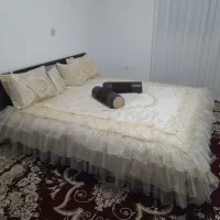 رو تختی دو تا بالش دو تا بالش عسلی