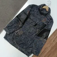 بلوز زنانه در دو مدل یقه اسکی و یقه گرد