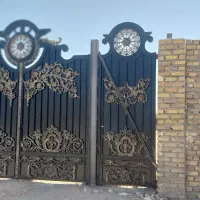 زمین باغی دور دیوار