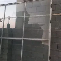 شیشه ثابت سالم