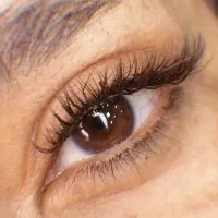 اکستنشن مژه بهترین متریال و قیمت مناسب