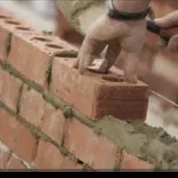 پیمانکار و بنا