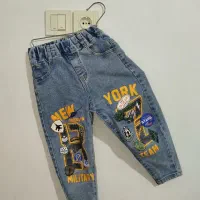 کاپشن و شلوار لی مناسب ۴ تا ۵ سال