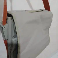 کیف لپ تاپ دارای سه بند رنگی