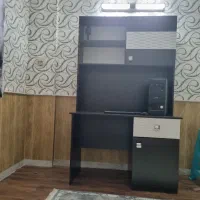 میز تحریرو کامپوتر