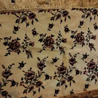 رو متکایی گلدوزی شده و مخمل