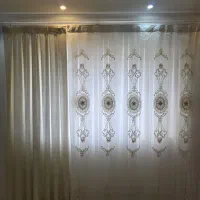 پرده سالم و تمیز همراه با مخمل ترک