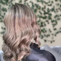 رنگ و لایت حرفه ای با تکنیک روز اروپا و قیمت مناسب|خدمات آرایشگری و زیبایی|هشتگرد, شهرک ولیعصر (مصلی)|دیوار