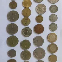تعدادی سکه و اسکناس قدیمی