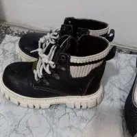 پوتین سفید مشکی سایز ۳۰ بسیار سالم