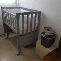 تخت کودک کنار مادر