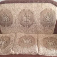 مبل و دوتا پشتی همش ۳۰۰