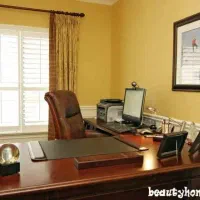 مدیر داخلی خانم مجرد با حقوق بالا