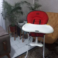 صندلی غذای کودک قرمز