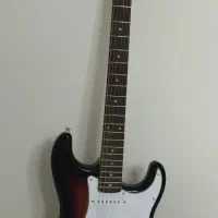 گیتار الکتریک  squier  stratocaster طرح  fender