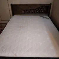 تختخواب به همراه خوشخواب و روتختی ساتن