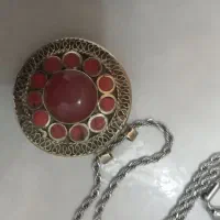 گردنی قدیمی مزین به یاقوت سرخ کار دست