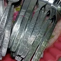 قاشق چنگال گل سرخ
