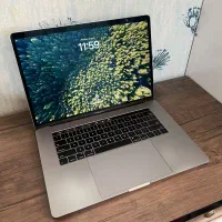 مک بوک پرو ۲۰۱۸ با تاچ بار