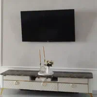 فروش تلوزیون ۴۹. اینچ  +.میز تی وی