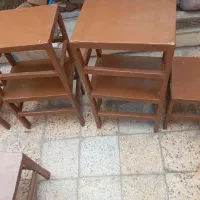 میز و مقداری وسیله