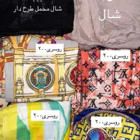 تعدادی روسری و شال از مغازه مونده
