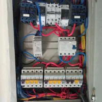 کارگربرقکار ساختمان