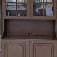 کتابخانه چوبی بسیار تمیز