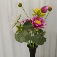 گلدون و سه شاخه گل نیلو فر درحدنو