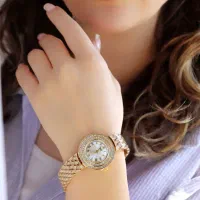 ساعت شیک دخترانه و زنانه فلزی نگین دار.