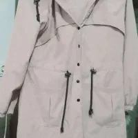 تعدادی لباس پاییزه و زمستانه درحد نو مشاهده میگردد