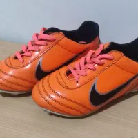 دو تا کفش فوتبال استوک و دبل