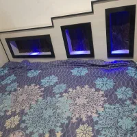 تخت خواب چراغ خواب هم دار یک سال دارمش