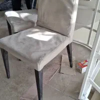 تعدادی صندلی به فروش می رسد