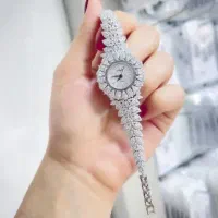 ساعت مرواریدی زنانه مدل کیو سی وای