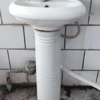 سنگ روشویی با وسایل در حد نو