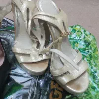 کفشه پاشنه دار