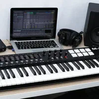 میدی کنترولر m-audio oxygen 61