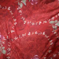 پارچه های اکبند زرشکی رنگ وگل سبز