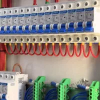 شاگرد ساده جهت برق کشی ساختمان