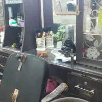 میزکار آرایشگری با آینه|آرایشگاه و سالن‌های زیبایی|رشت, سلیمانداراب|دیوار