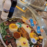 کمک آشپز وسالن دار