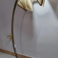 آباژور ایستاده