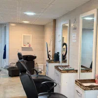 ویترین ارایشگاه
