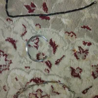 دوتا گردنبند و یک دستبند نو سالم