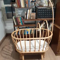 تخت نوزاد در حد نو + متکا و لحاف تمیز