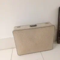 پشتی  و چمدان قدیمی