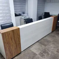 صندلی کارمندی و میزهای اداری