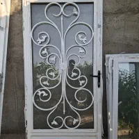 ۲ عدد درب و ۶ تا پنجره