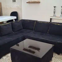 مبل راحتی ۵نفره ،ومیز غذاخوری ۶نفره ولی با ۴صندلی